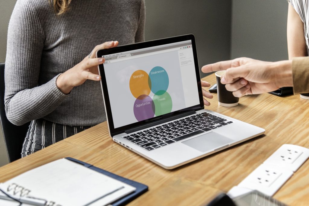 photo-1531814742865-108af2165e5c